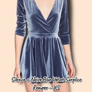 Like New Silence + Noise Blue Velvet Surplice Romper – XS
